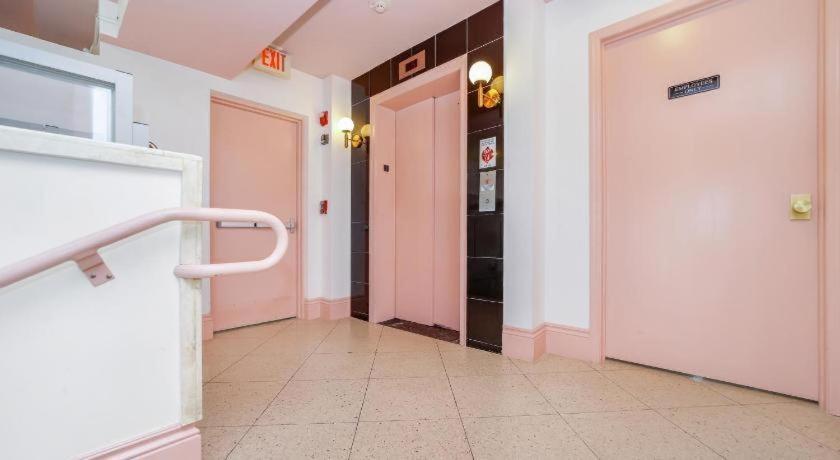 Ocean Spray Hotel Miami Beach Exterior photo
