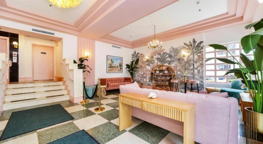 Ocean Spray Hotel Miami Beach Exterior photo
